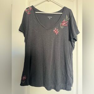 Torrid grey short sleeve v neck with flower design. 2X